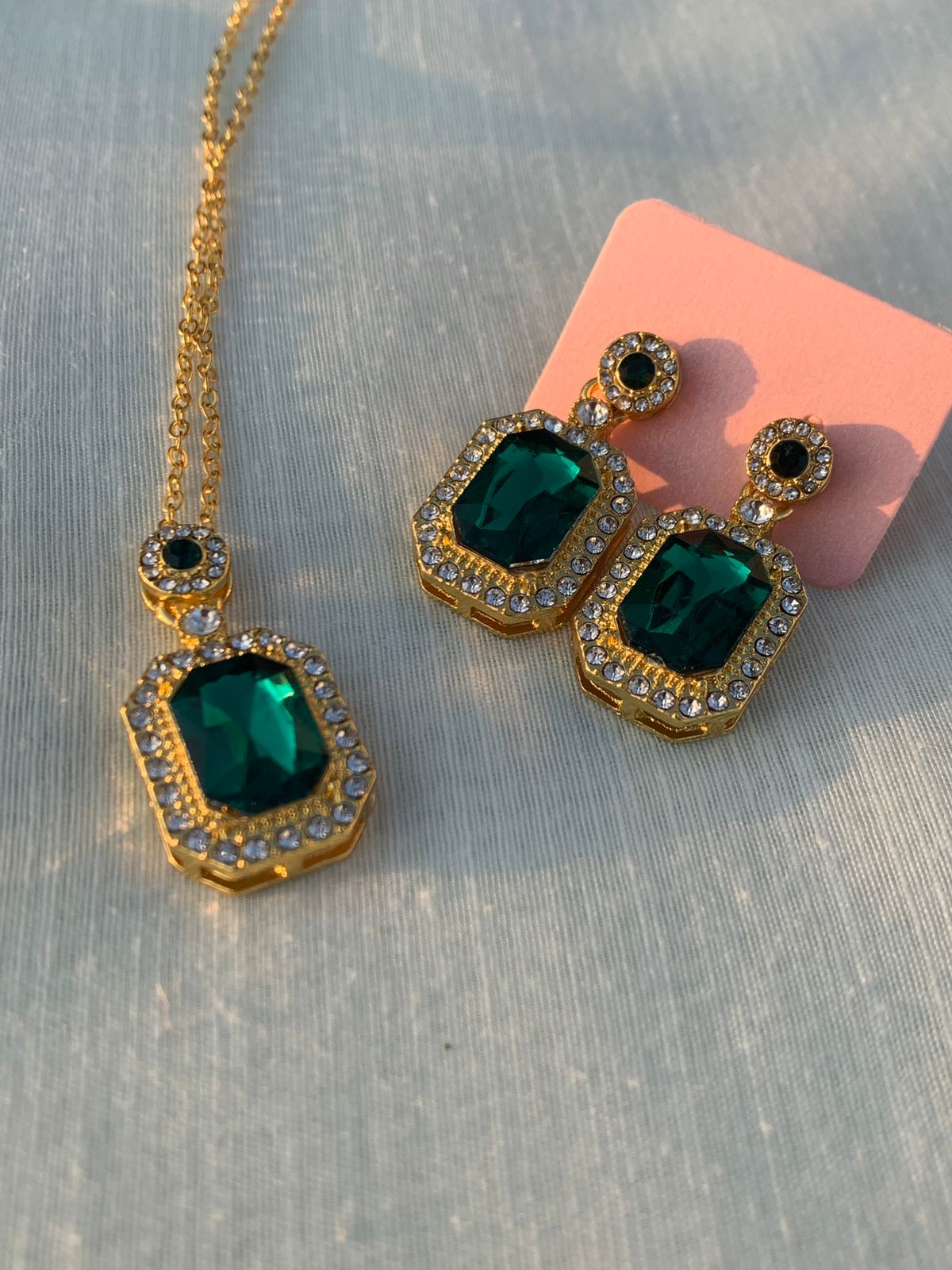 Emerald Radiance Jewelry Set