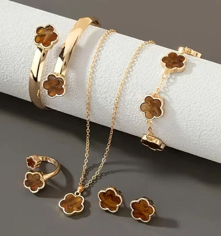 Brown Clover Gold Jewelry Set